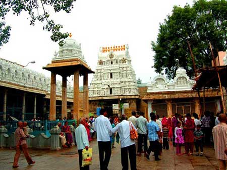 Taxi in Tirupati Govindarajaswami Temple