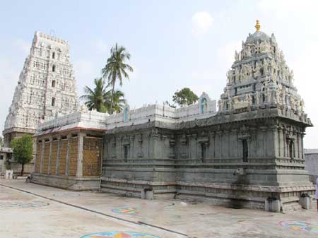 Taxi in Tirupati Karvetinagaram Temple