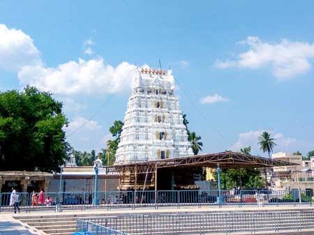 Taxi in Tirupati Srinivasa Mangapuram Temple