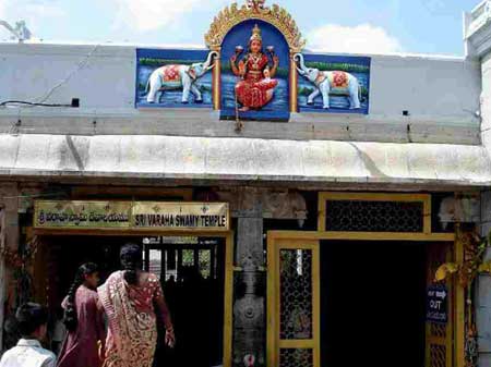 Taxi in Tirupati Varahaswamy Temple